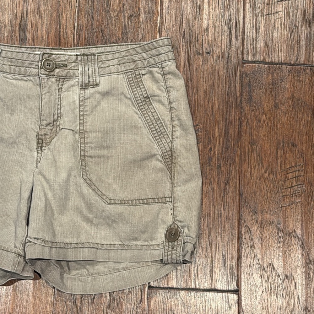 Size 4 Sonoma Women's Cargo Shorts - Light Tan - Picture 4 of 9